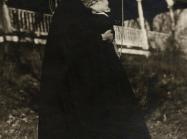 O'Keeffe and Stieglitz embracing under a tree  