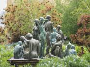 Nina Beier, Women & Children, 2022. Found bronze sculptures, dimensions variable, installation view, The High Line, New York, 2022–3