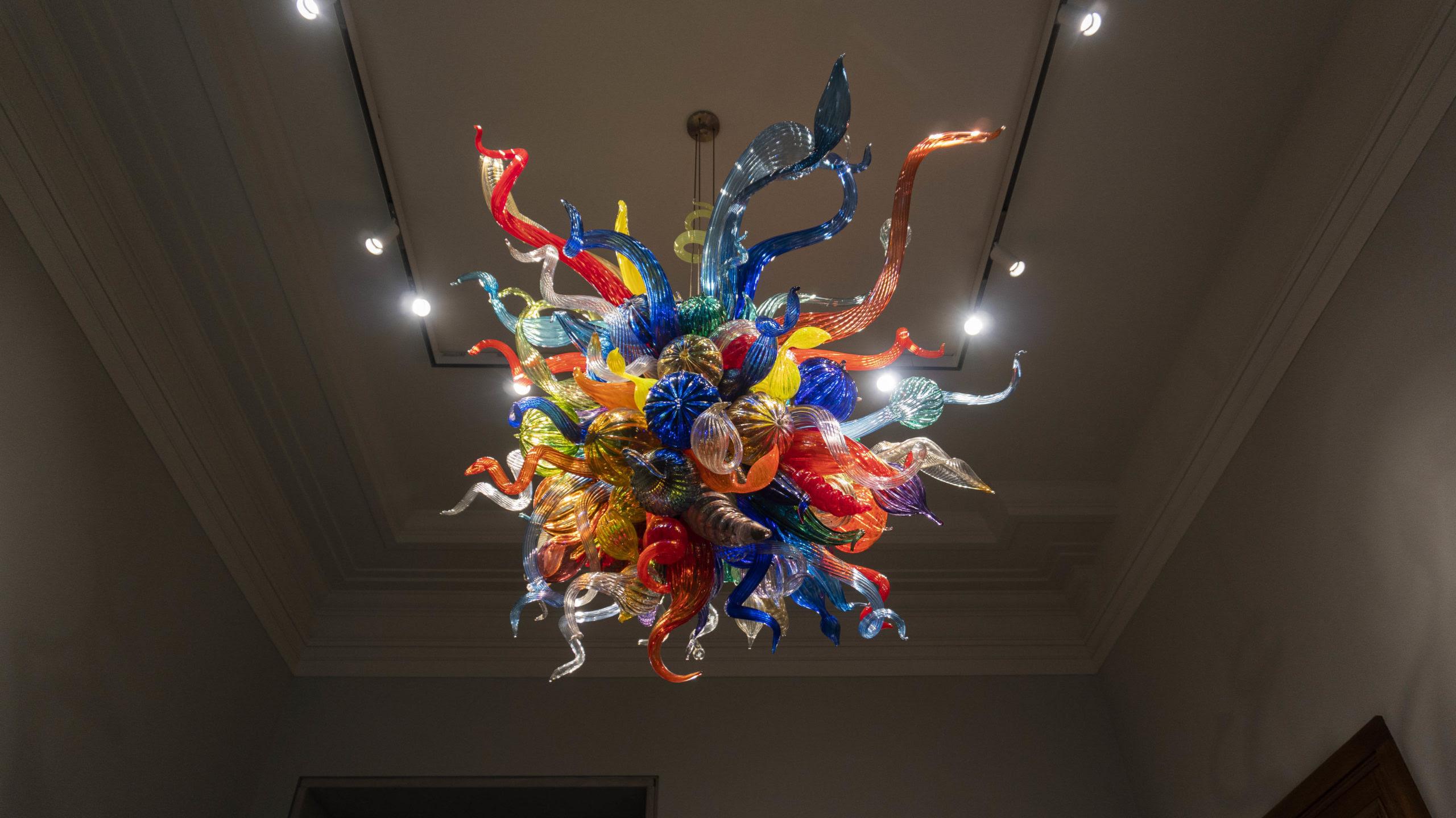 Tma Debuts New Dale Chihuly Chandelier