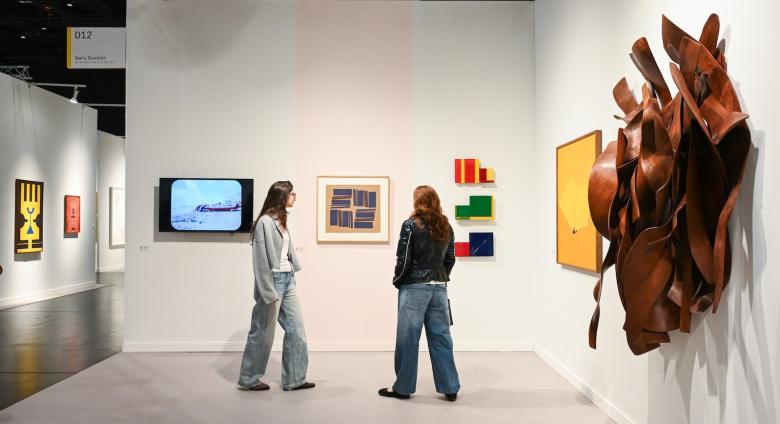 Nara_Roesler, Frieze New York, 2026. Photo: Casey Kelbaugh/CKA. Courtesy Frieze.