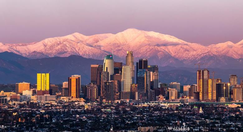 la skyline in front of mountains 