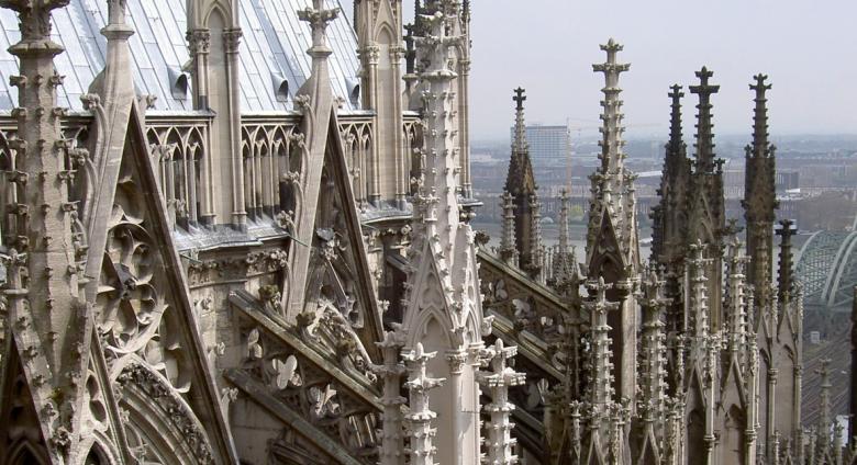 Close view of decorated buttresses supporting the Cologne Cathedral (1248–1573). Cologne, Germany. Courtesy of Wikimedia Commons. Photo by Mkill. 