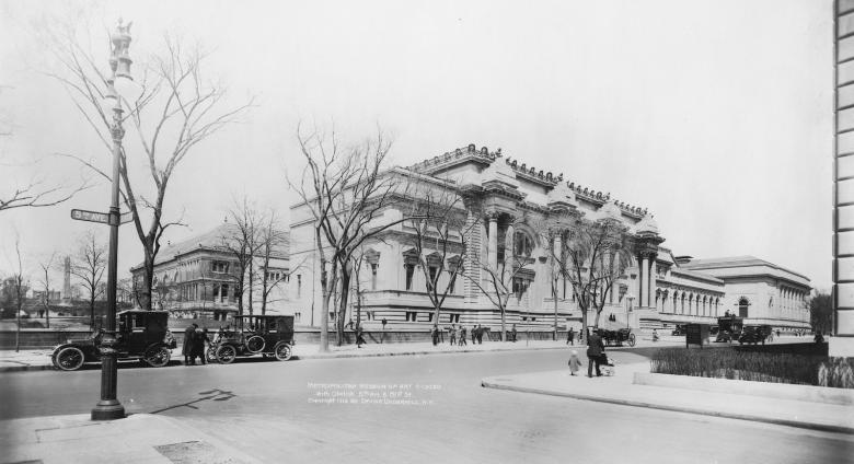 The facade of the Metropolitan Museum of Art in 1914.