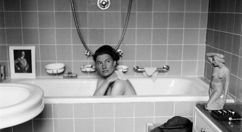 Lee Miller with David E. Scherman, Lee Miller in Hitler’s bathtub, Hitler’s apartment, 1945, 16 Prinzregenttenplatz, Munich, Germany