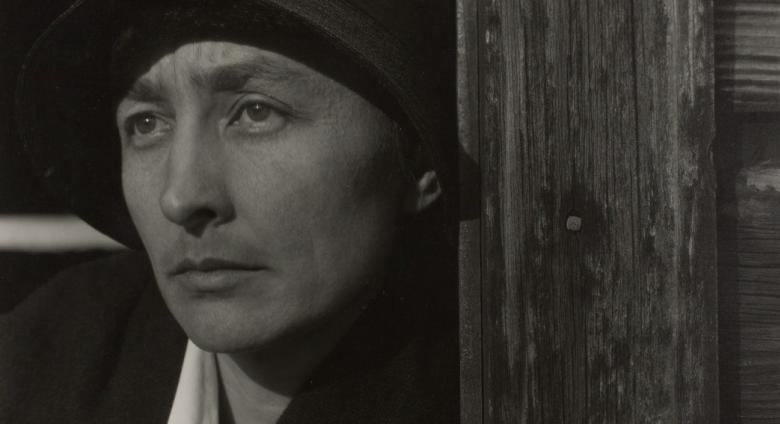 Alfred Stieglitz photograph portrait of Georgia O’Keeffe in a hat