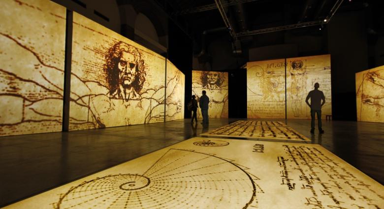 a powerful and vibrant symphony of light, color and sound immerses you in Leonardo’s genius.