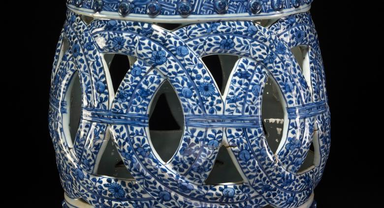 large hollow blue and white porcelain garden seat, Jingdezhen, 1573–1620.