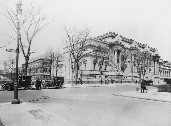 The facade of the Metropolitan Museum of Art in 1914.