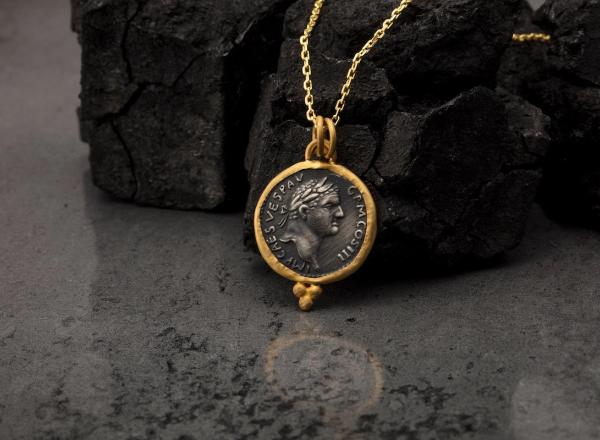 A replica coin necklace of the Roman Emperor Vespasian by Atelier Divin.