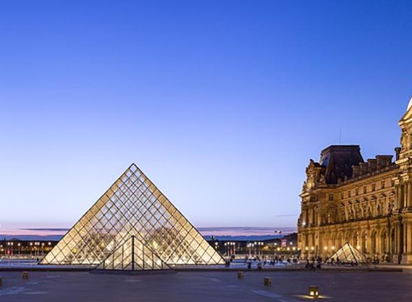 Looking west at the Louvre Museum's Napoleon Courtyard, at dusk. Courtesy Wiki Commons. Photo by Benh LIEU SONG.