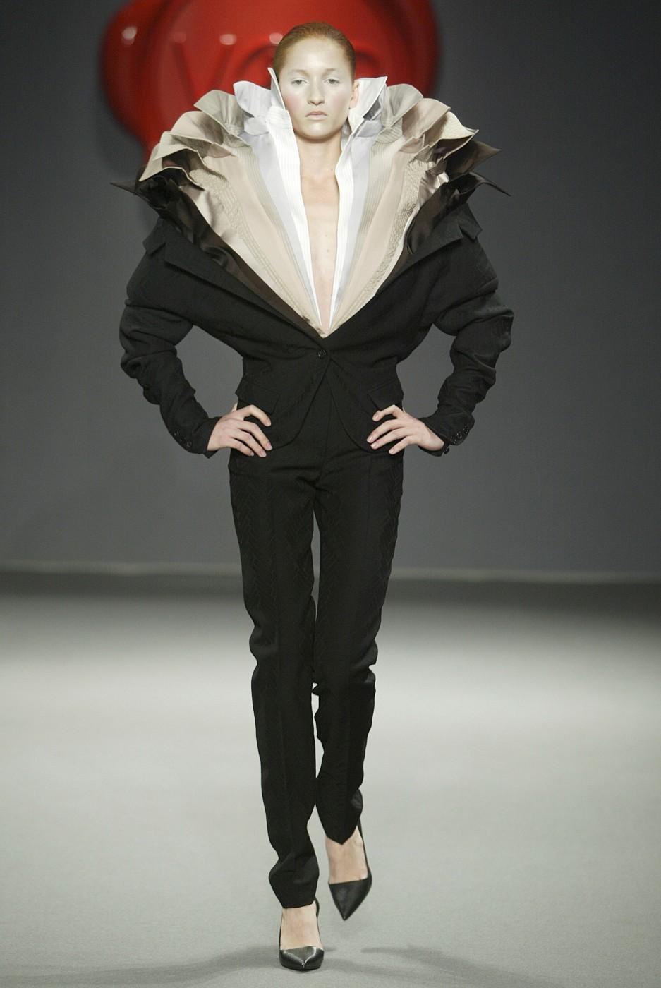 Viktor & Rolf A/W 2003, One Woman Show, Look 32. Viktor and Rolf (Dutch, founded in 1993).