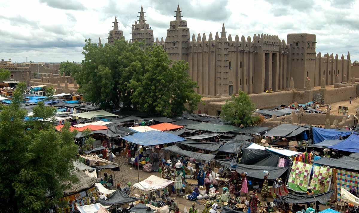 The great mosque of Djenné and the Monday great market