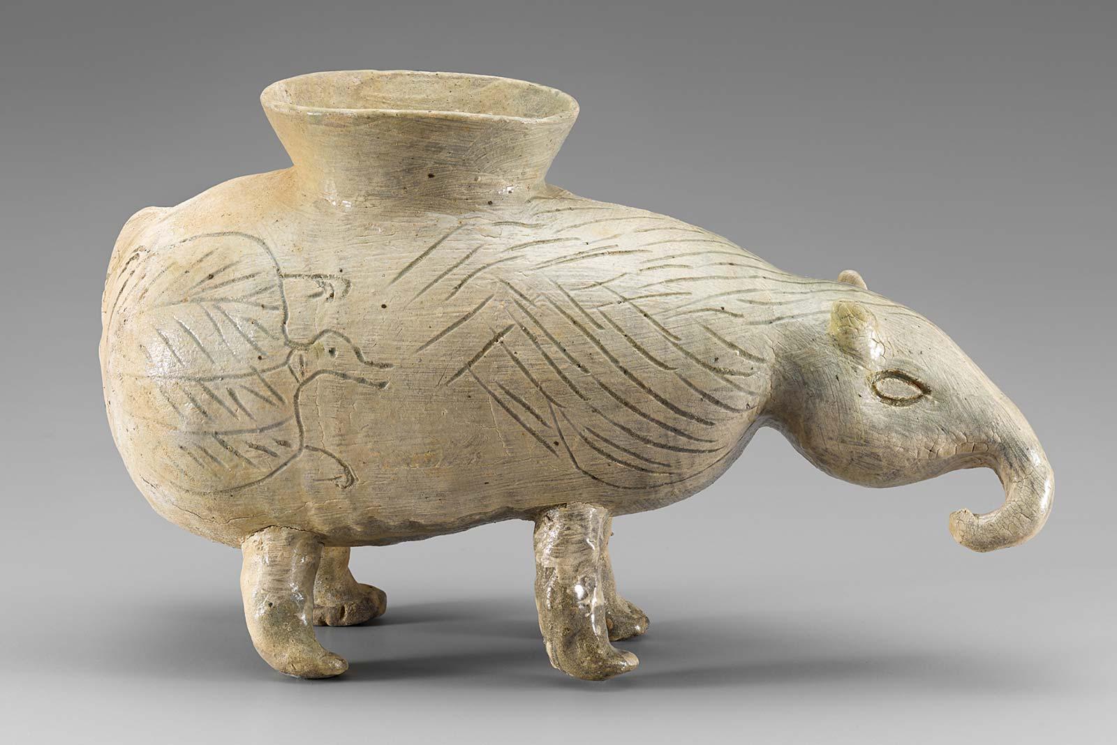 Elephant-shaped Ritual Vessel with Tortoise Motif