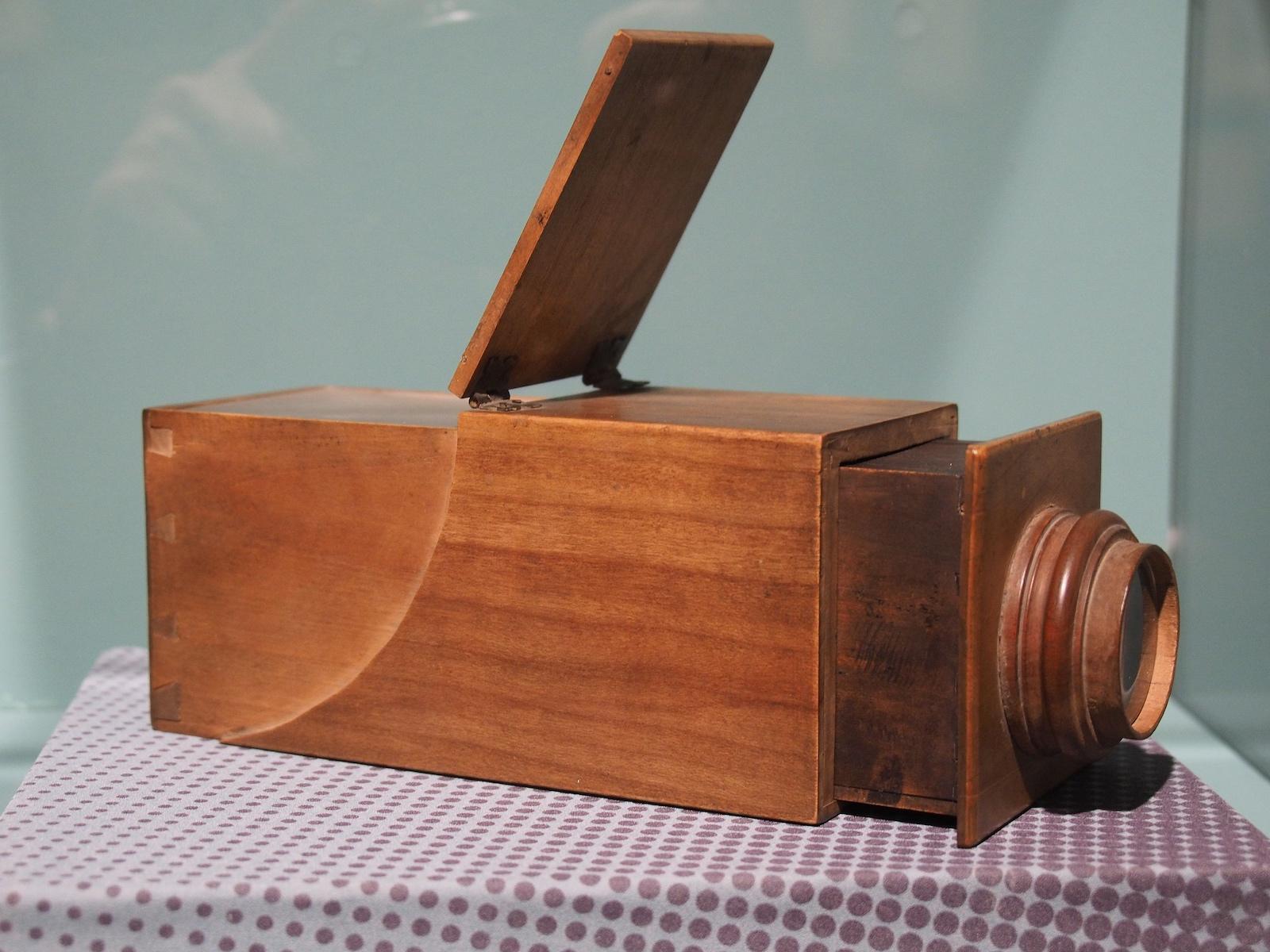 Portable Camera Obscura, 1800s. Goethe Nationalmuseum, Weimar, Germany.