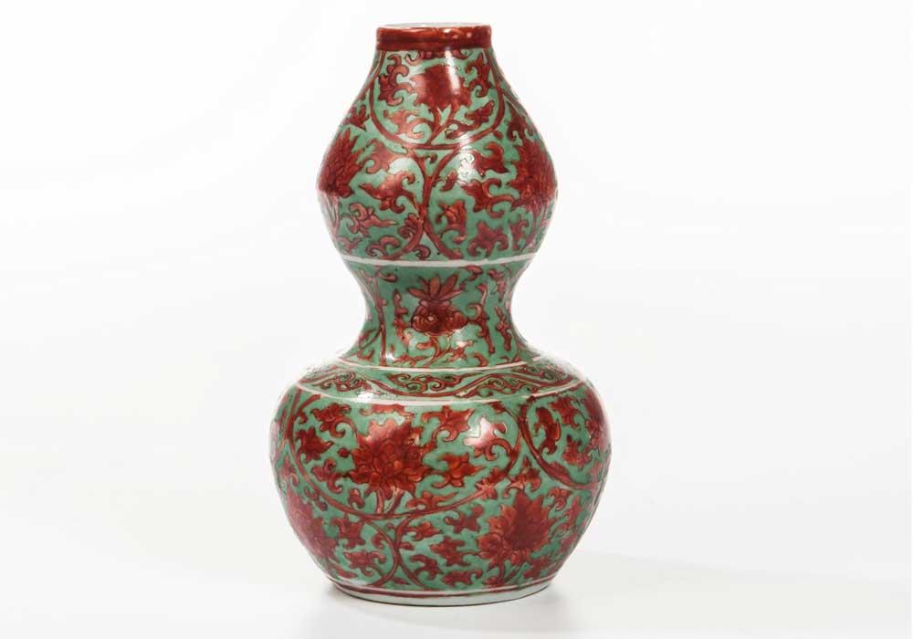 Red- and Green-enameled Double Gourd Vase, China, Ming dynasty