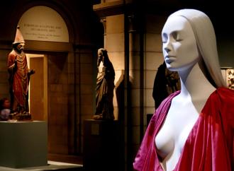 Valentino evening dress in the Met’s “Heavenly Bodies: Fashion and the Catholic Imagination” exhibition in 2018. Source.