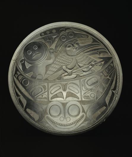 Platter (qwa.a. qiihlaa), ca. 1885, Charles Edenshaw, First Nations, Haida, 1839 – 1920, argillite, 2 1/4 x 12 15/16 in. (5.7 x 32.9 cm), Gift of John H. Hauberg, 91.1.127. 