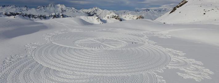 footprints in the snow make a geometric pattern by artist Simon Beck