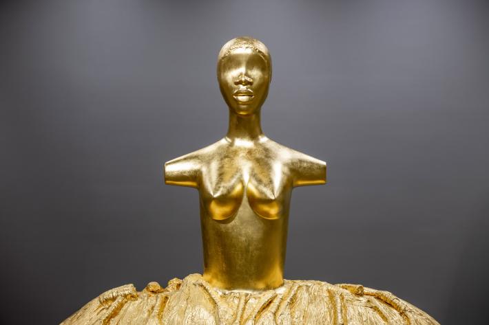Simone Leigh, Cupboard (detail), 2022. Bronze and gold, 88 1/2 × 85 × 45 in (225 × 216 × 114.3 cm). Courtesy the artist and Matthew Marks Gallery. Photo by Timothy Schenck. © Simone Leigh