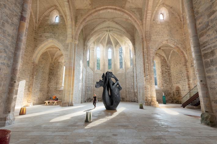 Installation view of Le Cœur qui déborde, carte blanche à Johan Creten at the Abbaye de Beaulieu-en-Rouergue, Ginals, France.