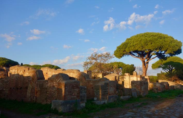 Ostia Antica, Decumanus Maximus and south-eastern front of Insula. 2018.