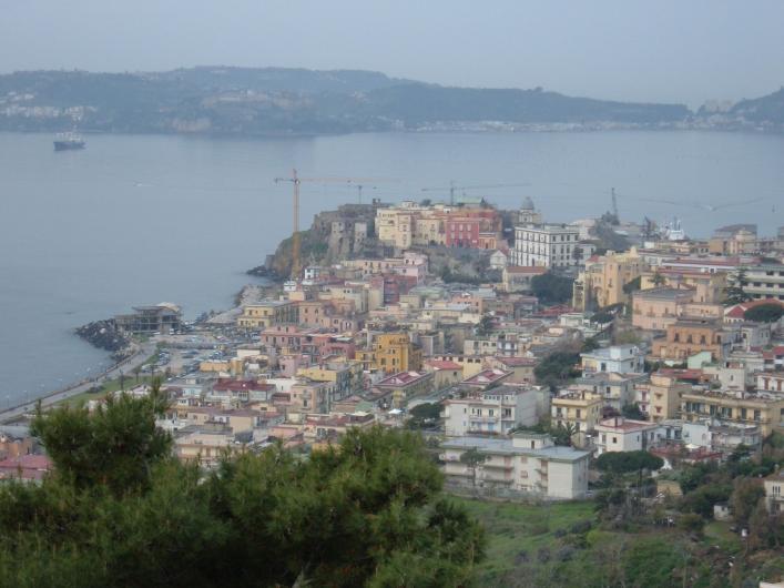 Aerial view of the city of Pozzuoli. 2005. Photograph by Kleuske.