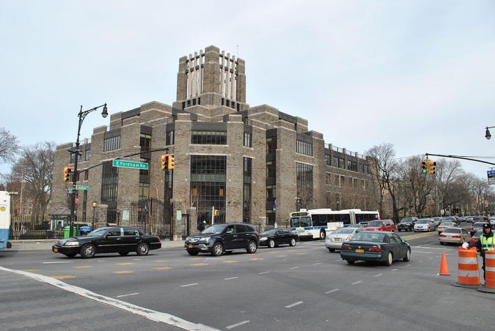 Street view of William D. Walsh Family Library which also hosts the Fordham Museum of Greek, Etruscan, and Roman Art. Courtesy Wikimedia Commons. Photo by Howchou. .jp